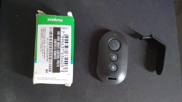 Controle remoto preto Intelbras - modelo: XAC 4000