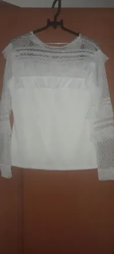 Blusa branca de renda da NUSCA