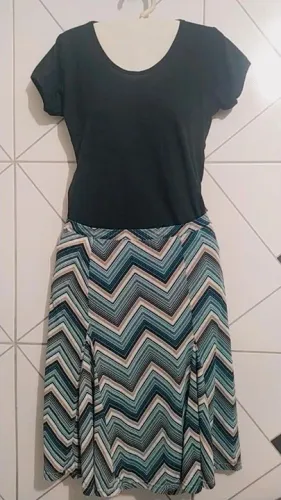 Conjunto Blusa e Saia evasê, Tam M