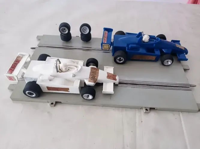 2 carros de autorama estrela completo,revisados e funcionando .