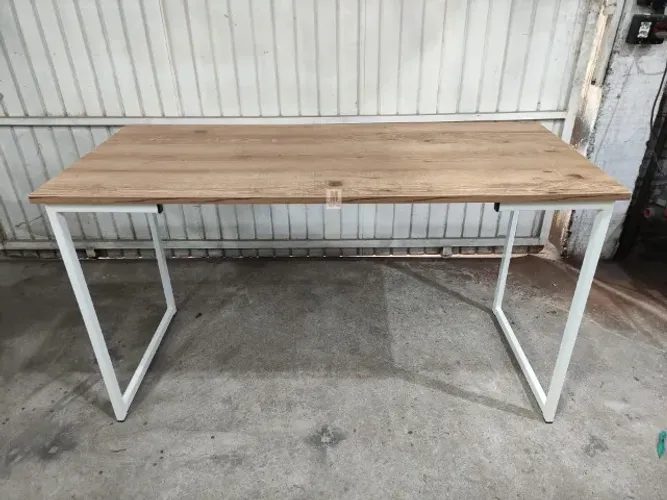 Mesa Escrivaninha grande em aço Branco