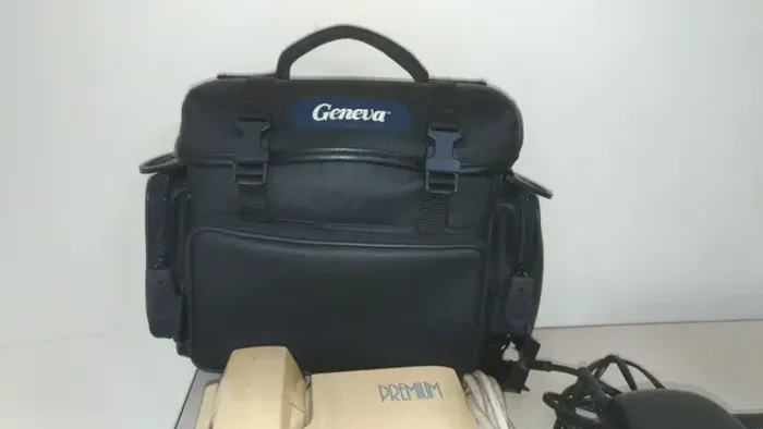Filmadora Panasonic, completa, original, acessórios, na maleta. E outros.