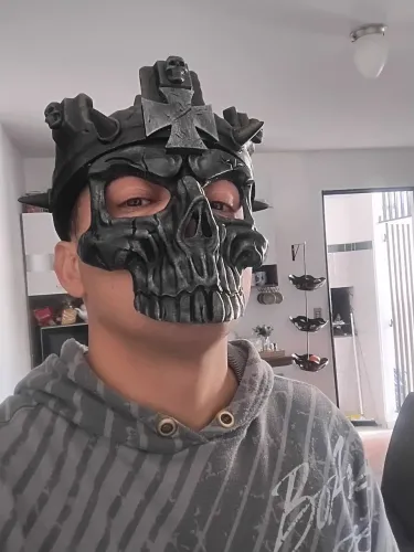Máscara Caveira com Coroa