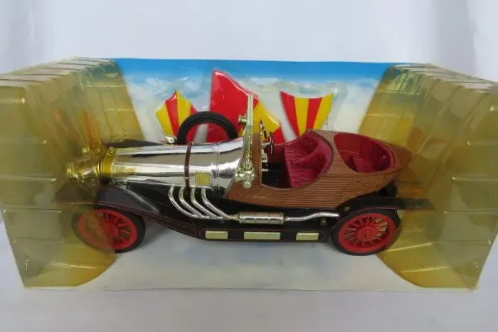 RARA MINIATURA do CARRO do Filme CHITTY CHITTY BANG BANG (O Calhambeque Mágico)