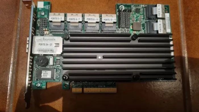 Controladora RAID Intel RS2SG244