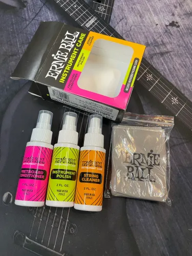 Kit de limpeza c/flanela Ernie Ball