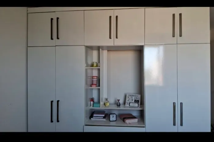 Vendo Guarda Roupa 10 portas, 4 gavetas gr Semi nobo