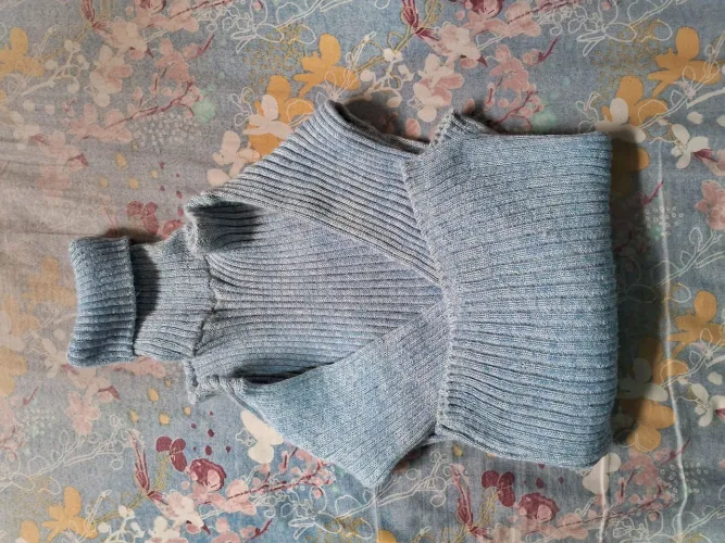 Blusa tricô canelada.
