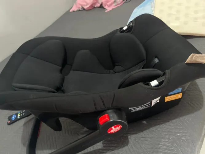 Cadeira bebê conforto ( ele está novinho, só esta sujo, mas eu entrego lavado)