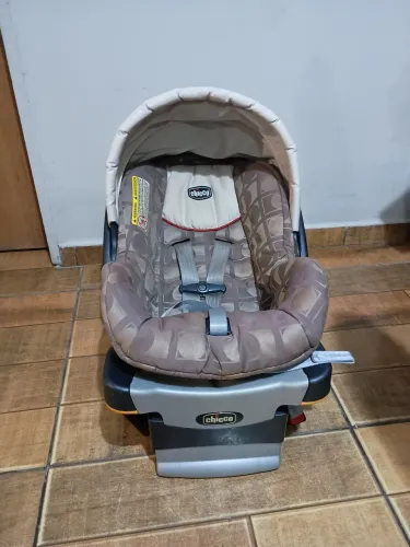 Bebê Conforto Chicco com base de 2 estágios para 1 - ate  13kg