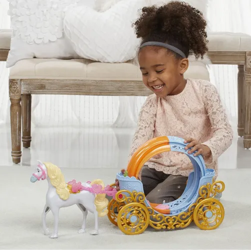 Carruagem da Cinderela com Cavalo Hasbro
