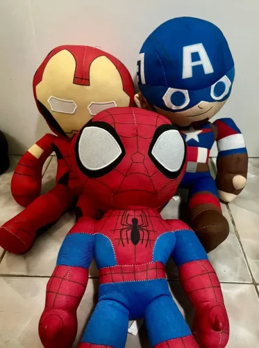 Bonecos Pelúcia Homem Aranha, Capitão América e Homem de Ferro