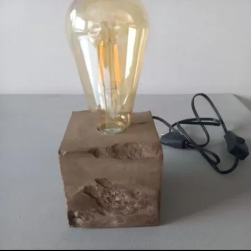 Luminária de Mesa em cimento com Lâmpada Vintage