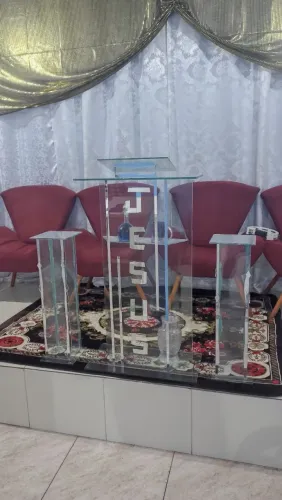 Kit  púlpito e coluna para igreja 