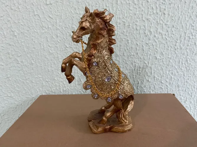 Cavalo Decorativo em Resina com 15cm altura