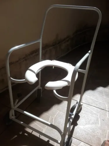 Vendo cadeira de banho
