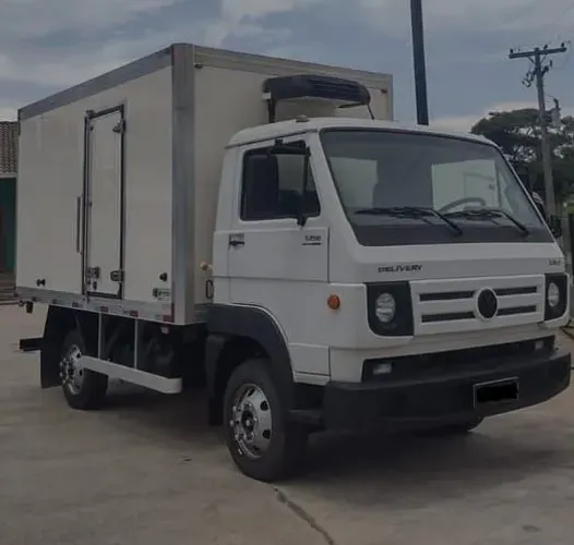 Vw Delivery 5.150 baú refrigerado ano 2013