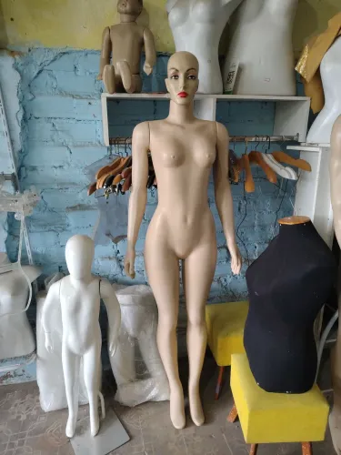 Manequins Femininos e Infantil - Ótimo estado