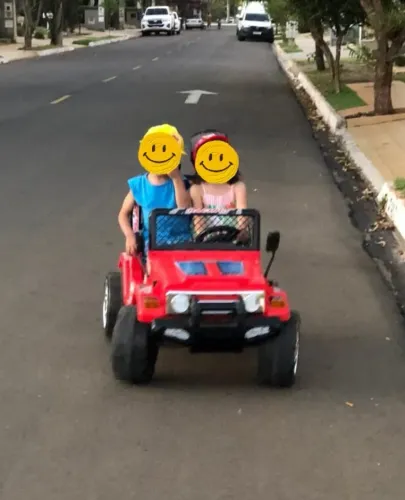 Mini Carro Elétrico Infantil até 2 Lugares 