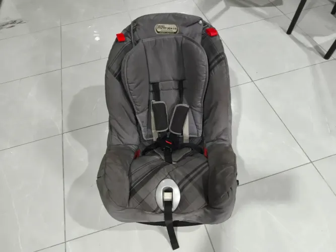 Cadeirinha para criança.