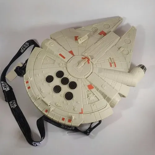 NAVE ESPACIAL MILLENIUM FALCON com luzes, da saga Guerra nas Estrelas 