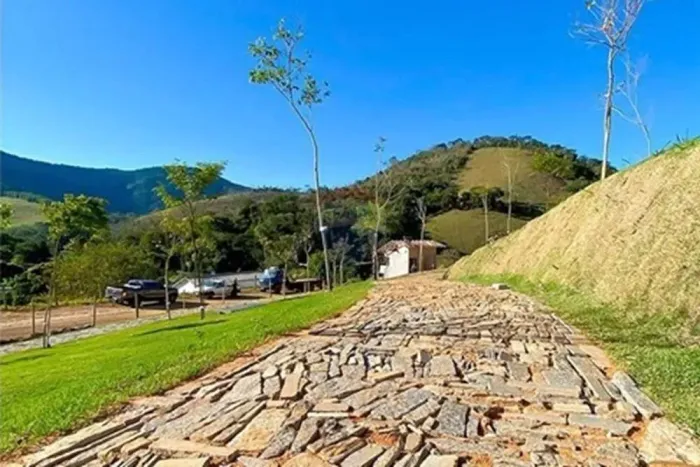 "Seu Refúgio em Aparecidinha: Vida em Harmonia"