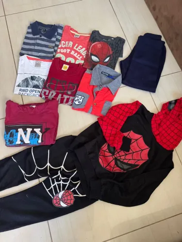Liquidando Lote de roupas infantis - Camisetas, calças e fantasia Homem Aranha
