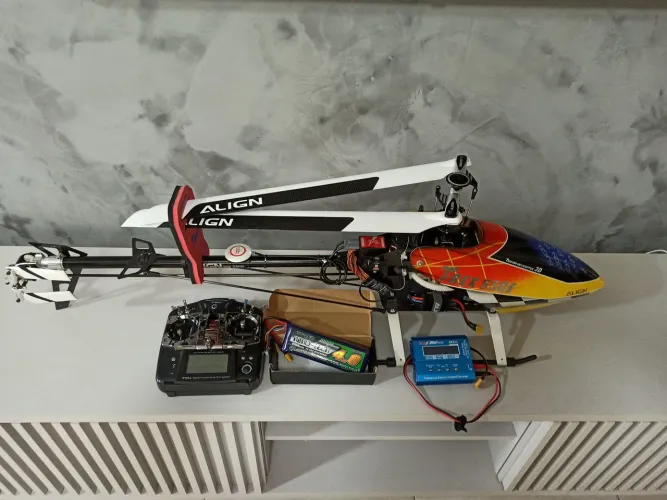 T-Rex 550E Com GPS Naza-h Completo controle Futaba T10J e bateria