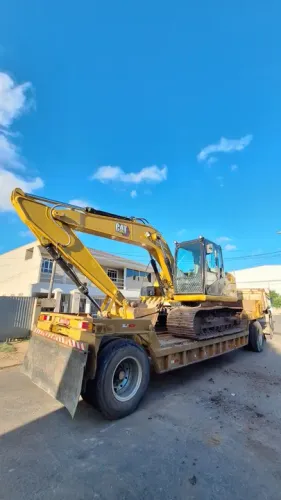 Escavadeira 14 toneladas | Disponível para locação.