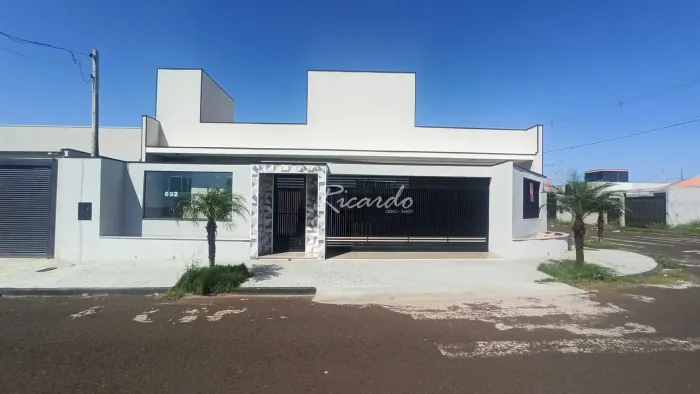 Casa à venda 4 Quartos, 2 Suites, 1 Vaga, 242M², Jardim Paraná, Arapongas - PR