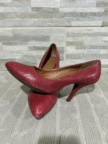 Sapato de salto vermelho Arezzo 39