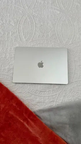 MacBook Air M4 16gb/256gb 15?