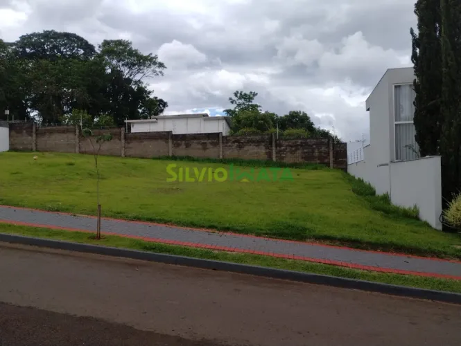 Terreno residencial à venda por R$ 1.350.000,00 no Condomínio Azaléia Park
