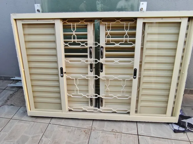 Vendo janela venezia sasasaki Janela Multiflex 100x150x16 Pratika