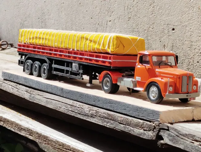 Caminhão miniatura jacaré 111L