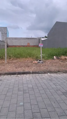 Terreno em área residencial com 10 x 24 com a rua lajotada