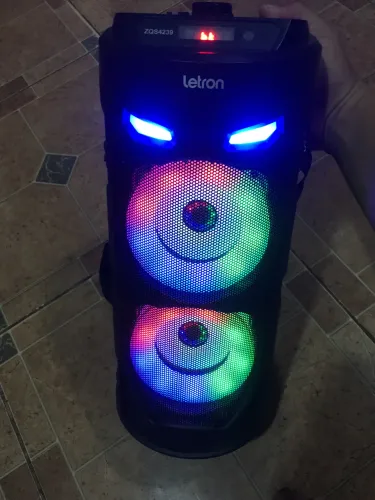 Caixa de som nova potente com LED