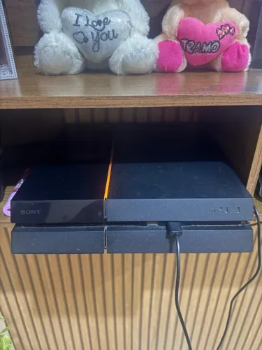 Ps4 3 controles, três jogos
