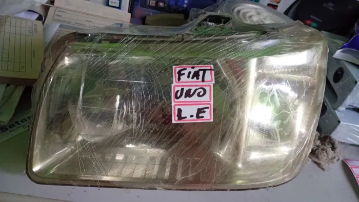 Farol Fiat uno lado esquerdo 