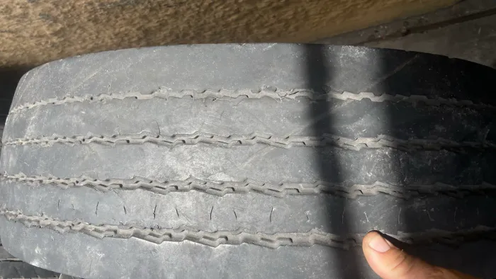 Pneu 235-75-17,5 