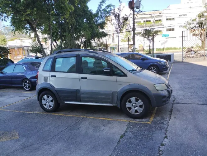 Fiat Idea Adv./ Adv.lock.dualogic 1.8 Flex 5P 2010