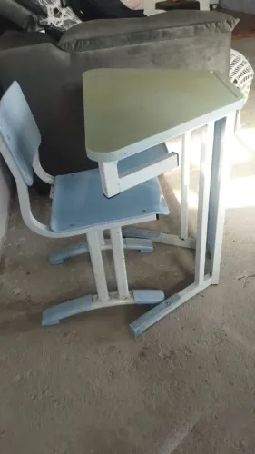Messinha de criança e cadeirinha