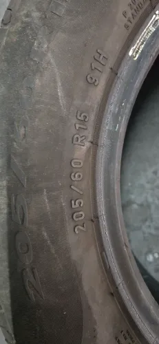 Vendo Pneus 205 60 R15 pirelli