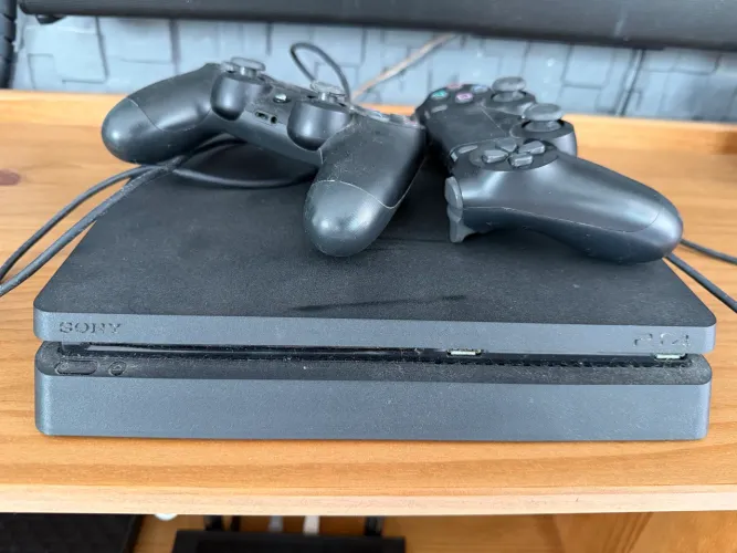 PS 4 Slim novo