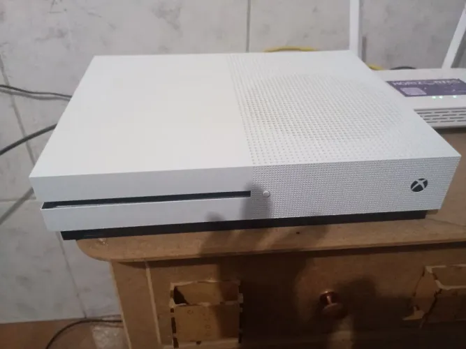 Xbox one s de 500gb com 2 controles