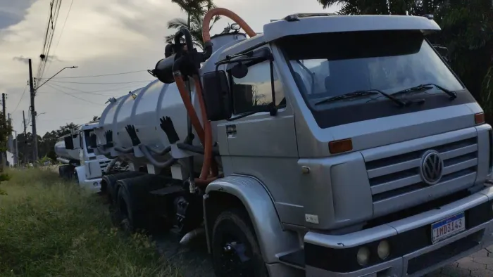 Volkswagen 23-210 6x2 hidrojato limpa fossa 