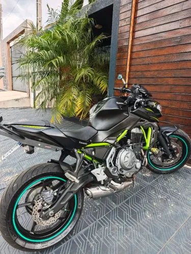 Kawasaki Z650 Preto Fosco 