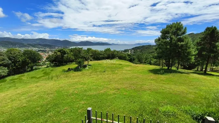 Terreno à Venda na Praia do Silveira - Vista Deslumbrante para a Praia de Garopaba