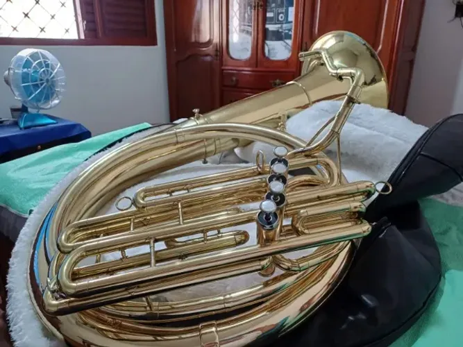 Helicon de 4 Pistos em Si Bemol