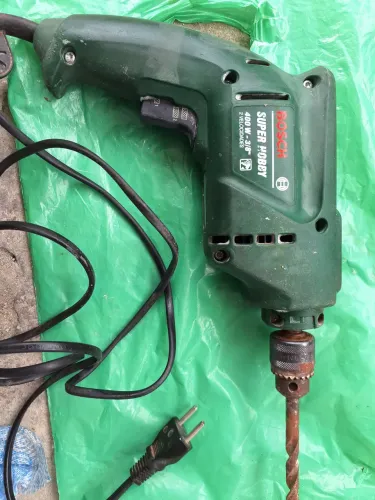 Furadeira Bosch Super Hobby com 400W e 2 Velocidades